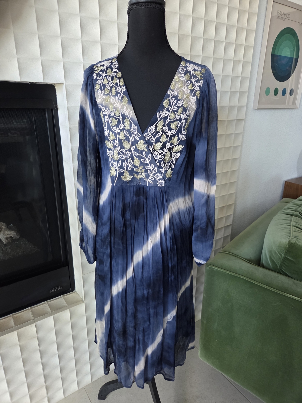 Soft Surroundings Himalaya Dress Indigo Tie-Dye Floral Embroidered V-neck Boho - Picture 2 of 7